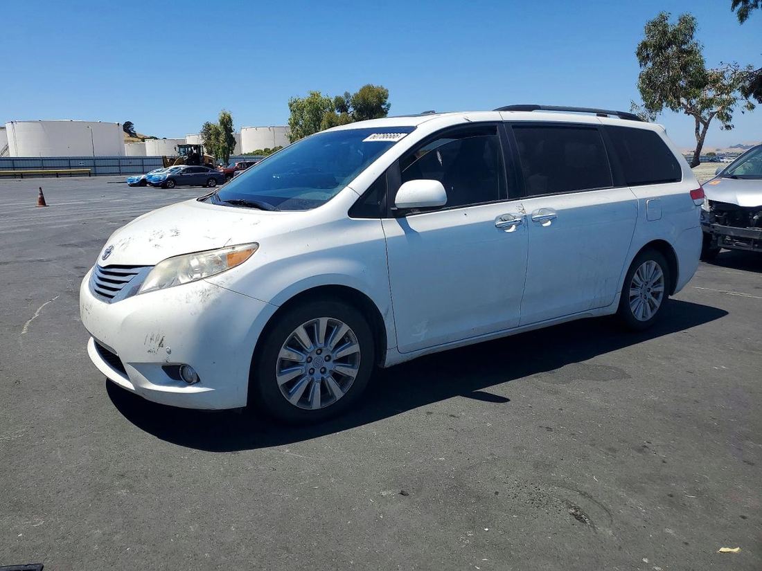 2011 TOYOTA SIENNA