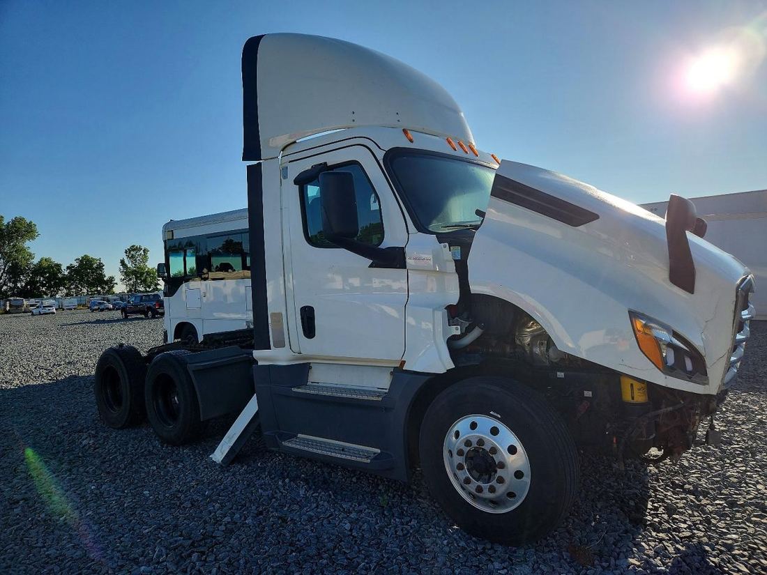 2020 FREIGHTLINER CASCADIA 126