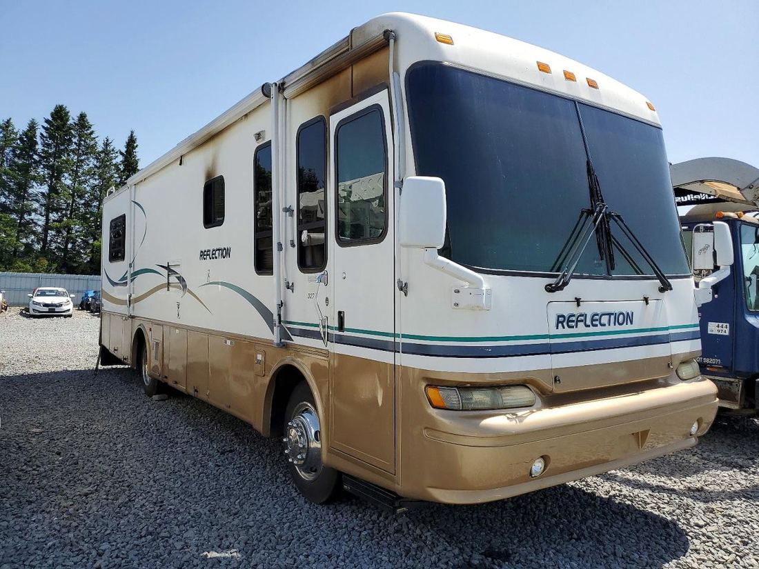 2000 FREIGHTLINER RECREATIONAL VEHICLE (RV)