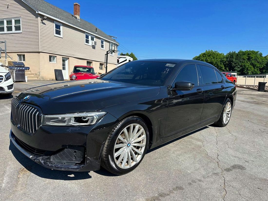 2022 BMW 740