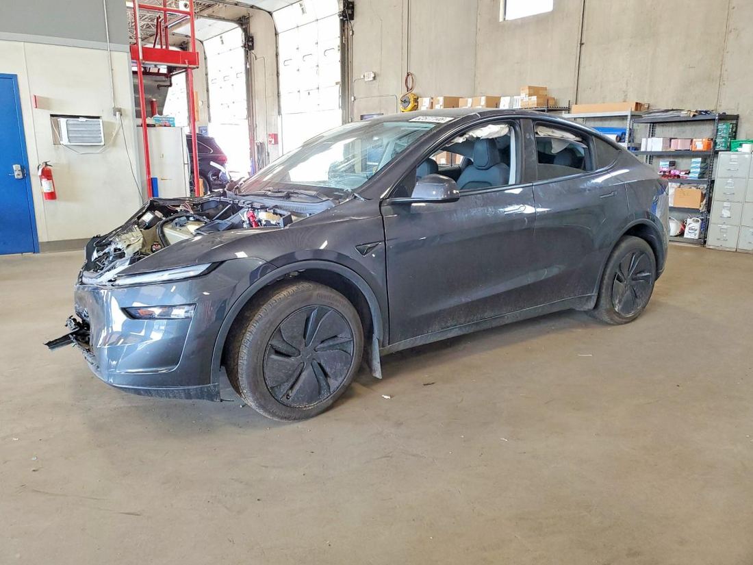 2026 TESLA MODEL Y