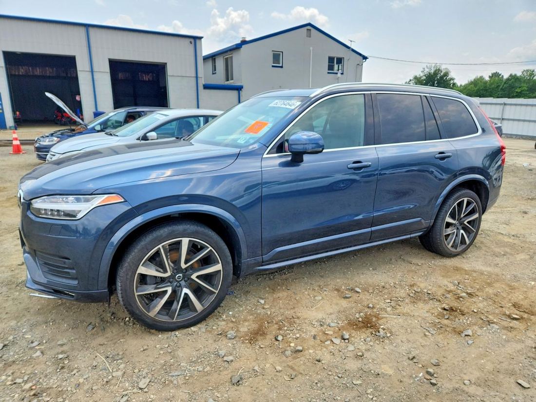2022 VOLVO XC90