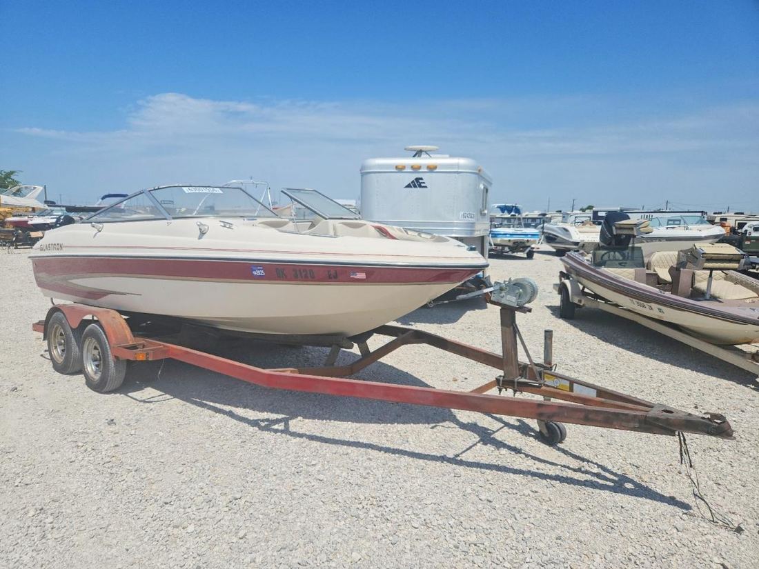 2001 GLASTRON BOAT