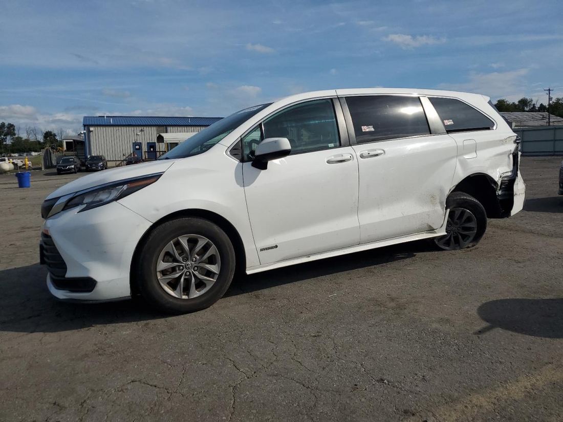 2021 TOYOTA SIENNA LE