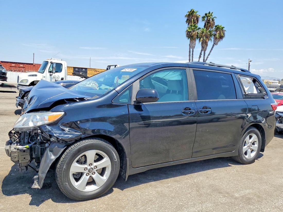 2018 TOYOTA SIENNA