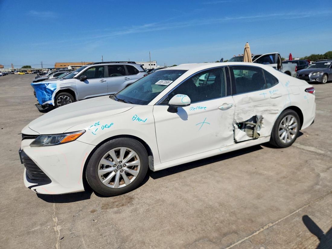 2018 TOYOTA CAMRY