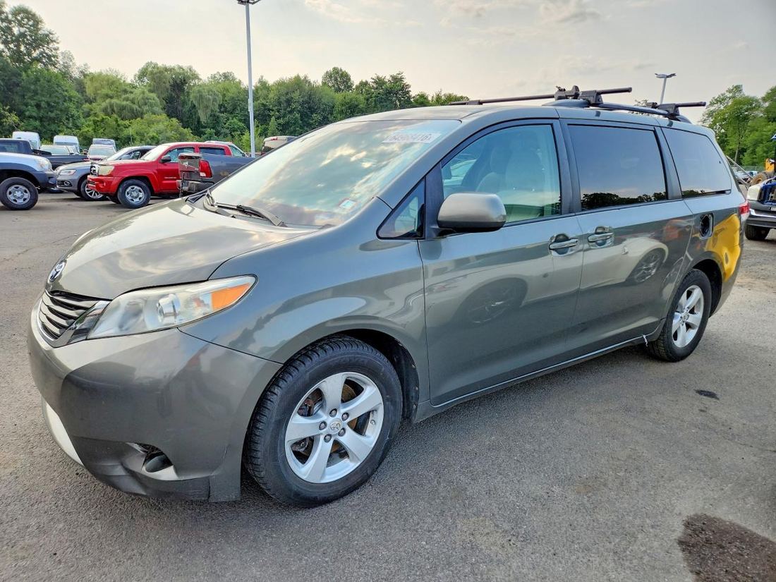 2011 TOYOTA SIENNA