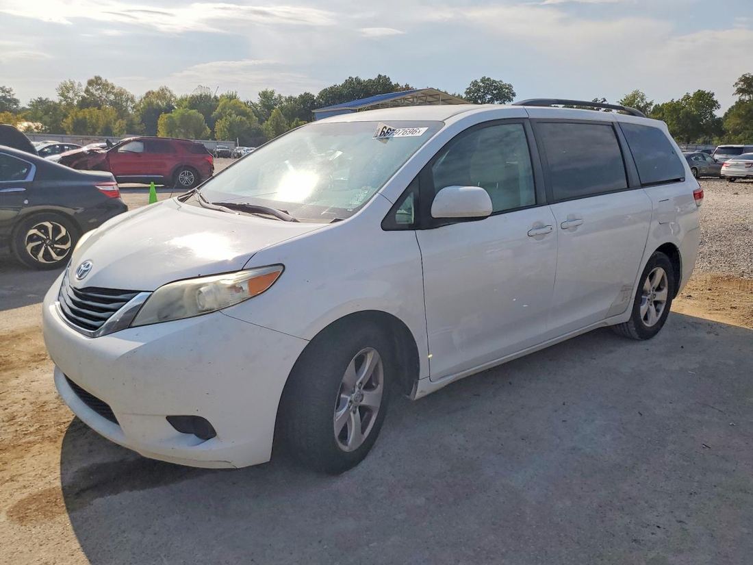 2014 TOYOTA SIENNA