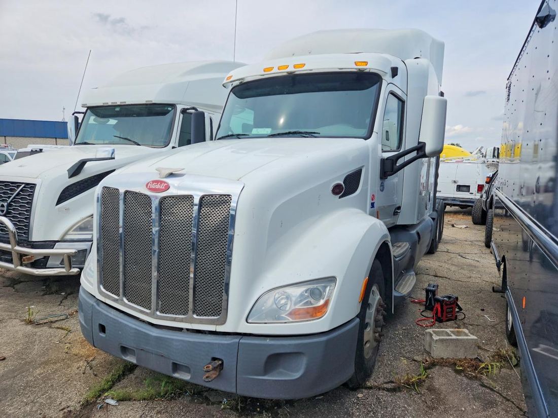2015 PETERBILT 579