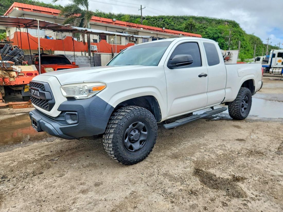 2017 TOYOTA TACOMA