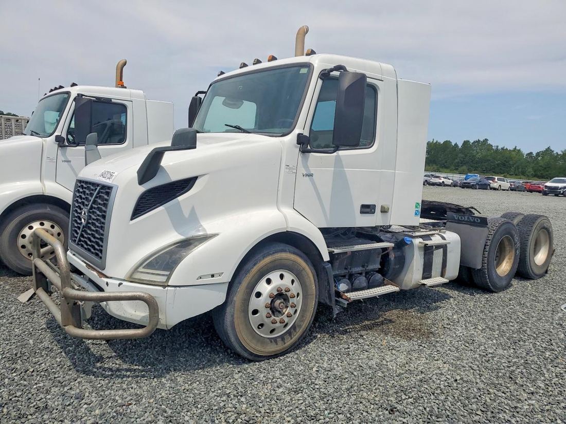 2019 VOLVO VNR