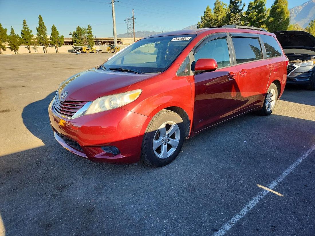 2017 TOYOTA SIENNA
