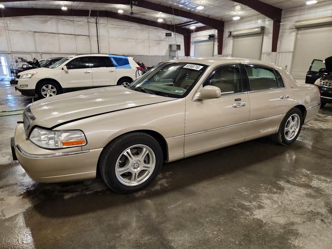 2004 LINCOLN TOWN CAR