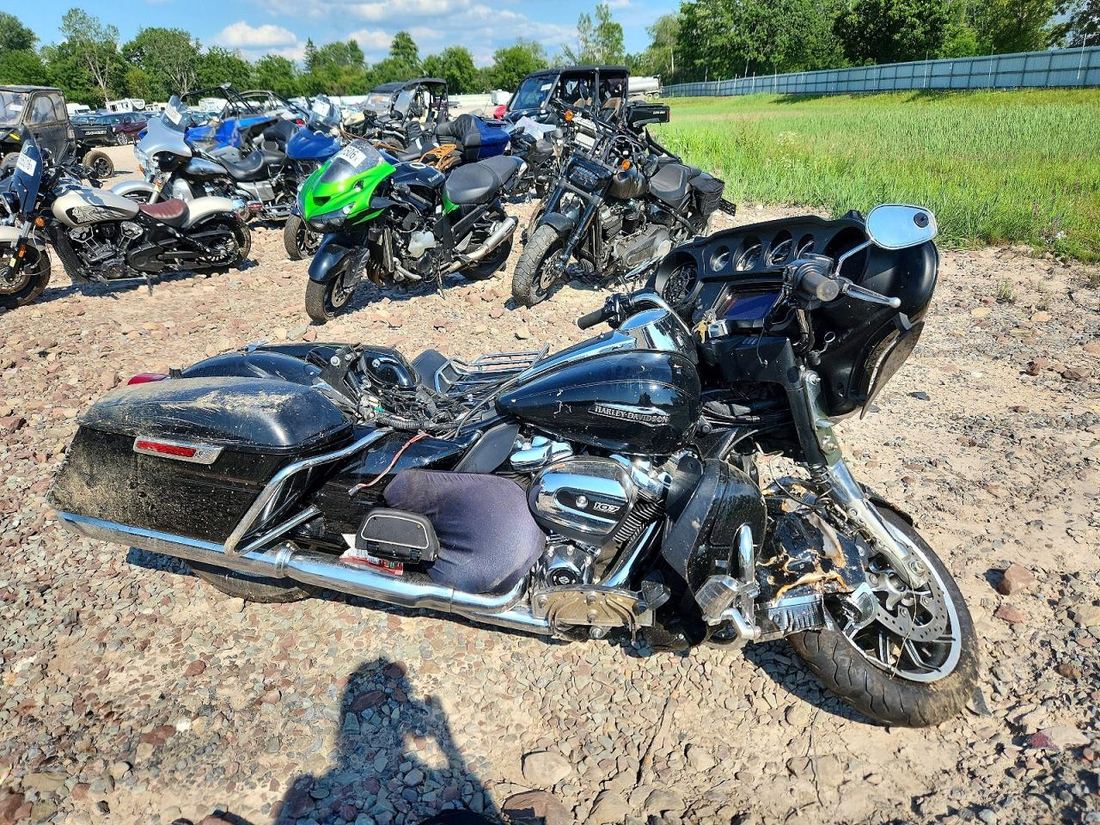 2019 HARLEY-DAVIDSON FLHTCU