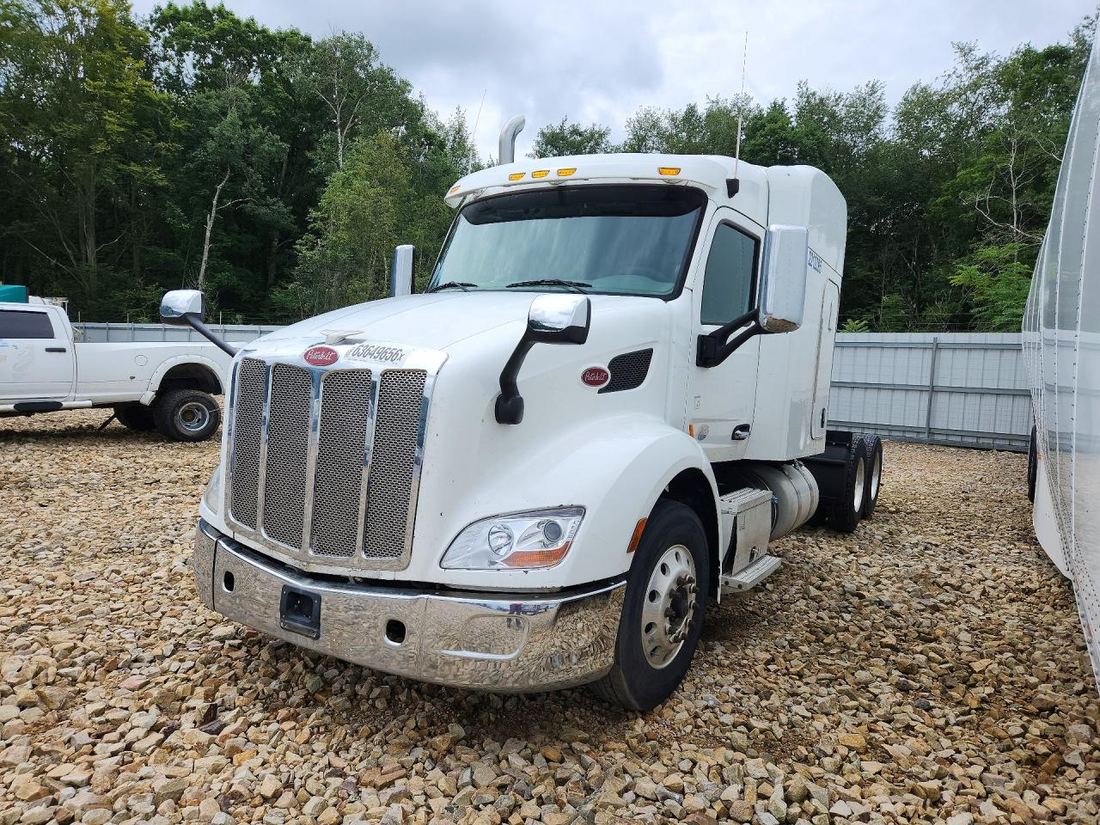 2017 PETERBILT 579