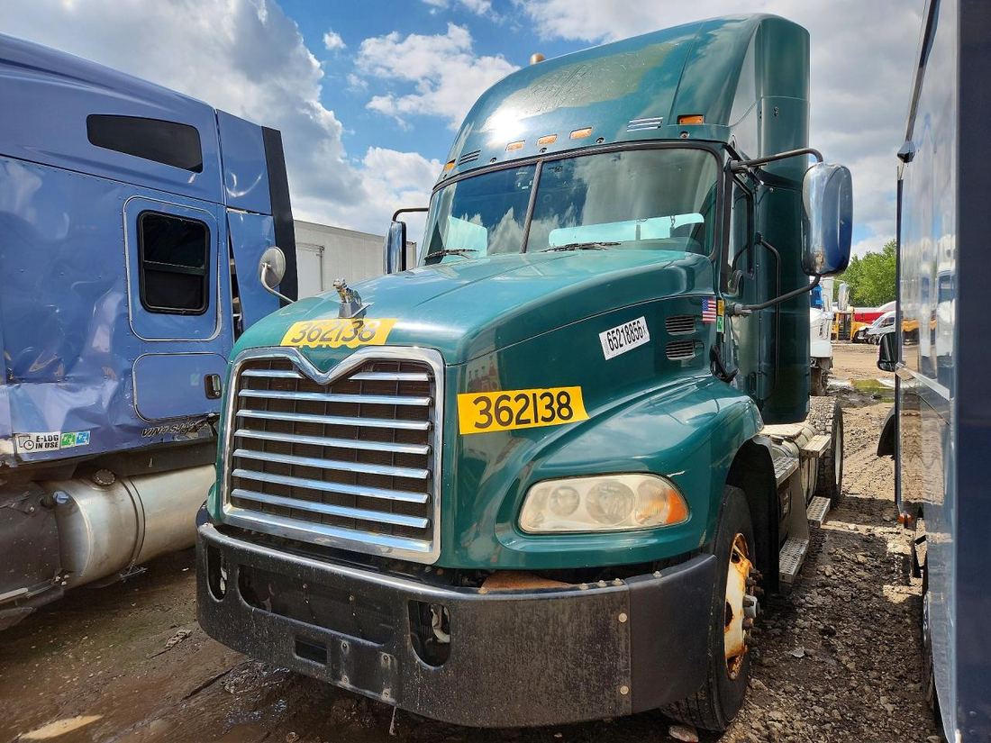2017 MACK 600