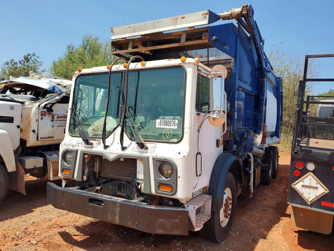 2012 MACK MRU613