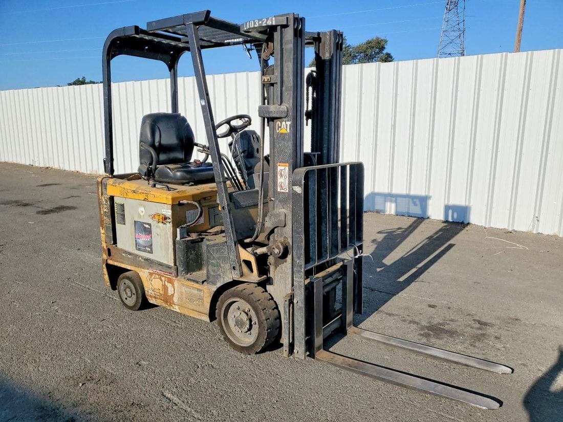 2003 CATERPILLAR LIFT EC15K