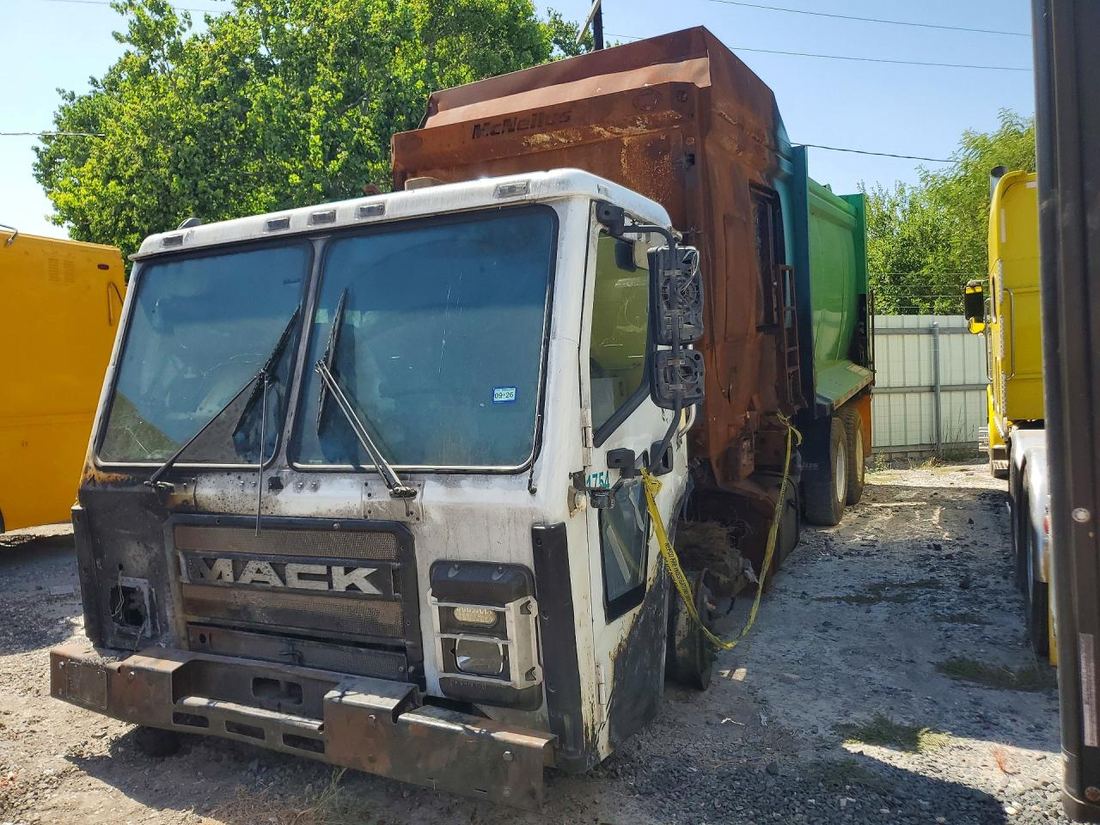 2022 MACK LR