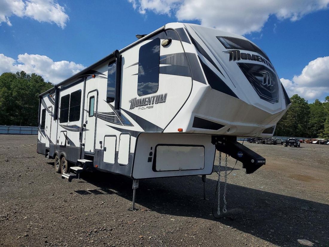 2018 MOMENTUM RECREATIONAL VEHICLE (RV)