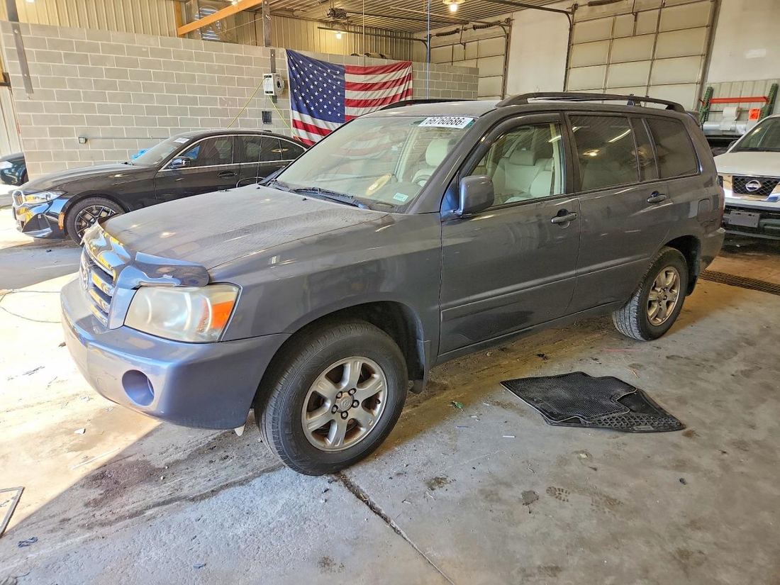 2004 TOYOTA HIGHLANDER
