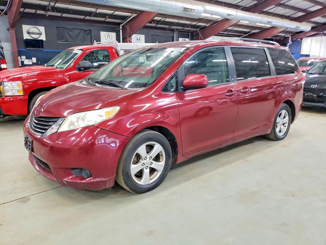 2011 TOYOTA SIENNA