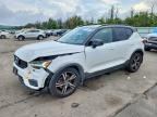 2022 VOLVO XC40