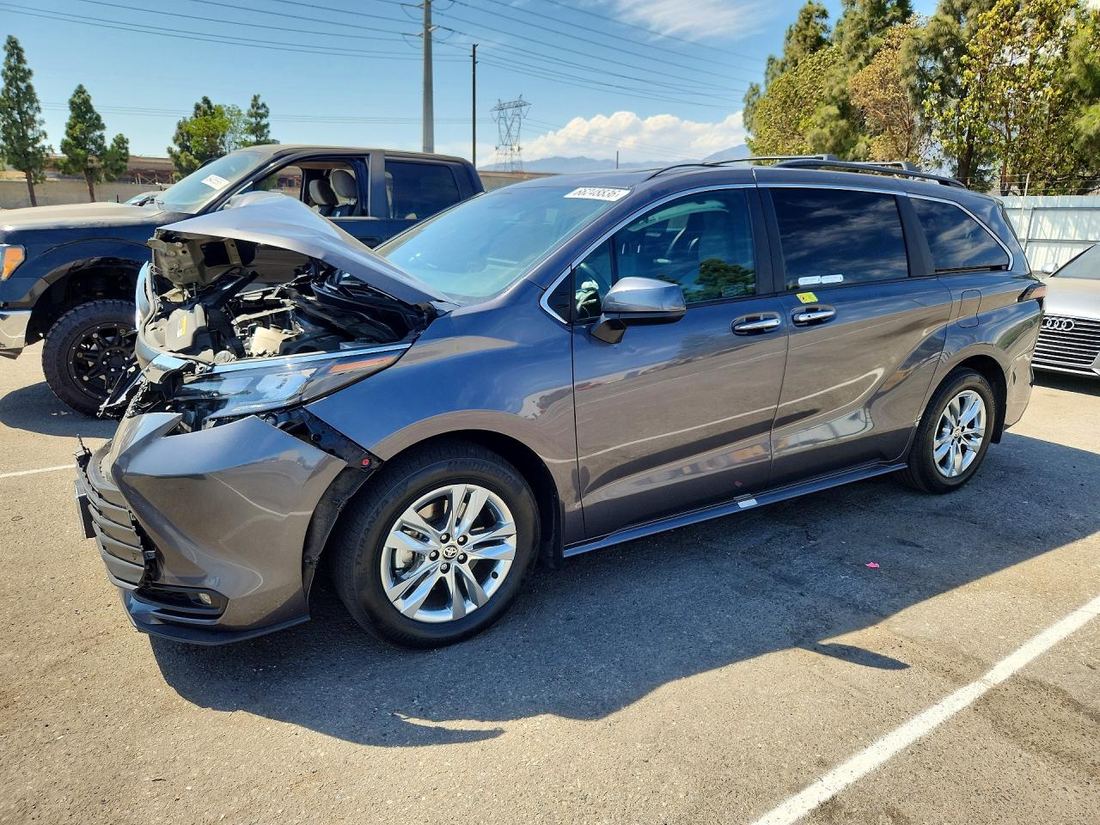 2025 TOYOTA SIENNA