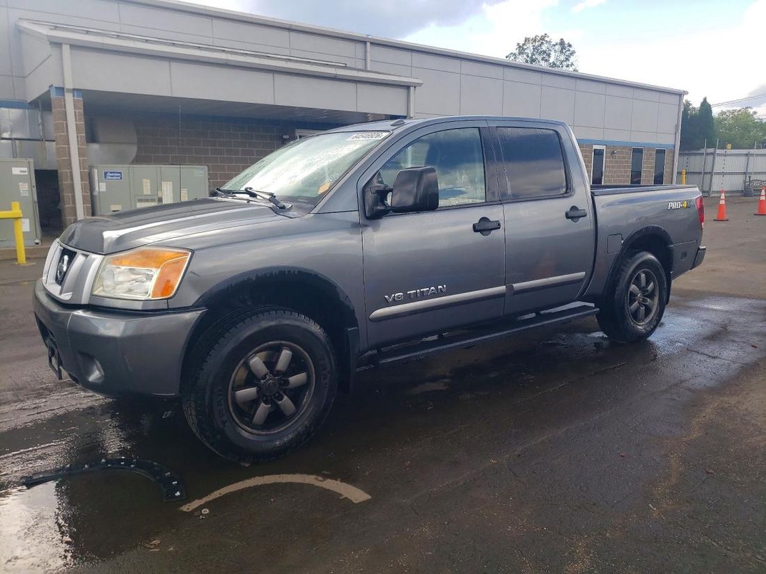 2015 NISSAN TITAN