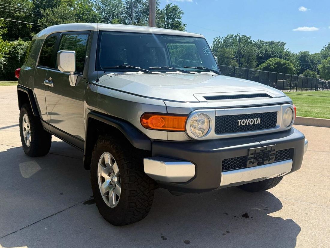 2009 TOYOTA FJ CRUISER