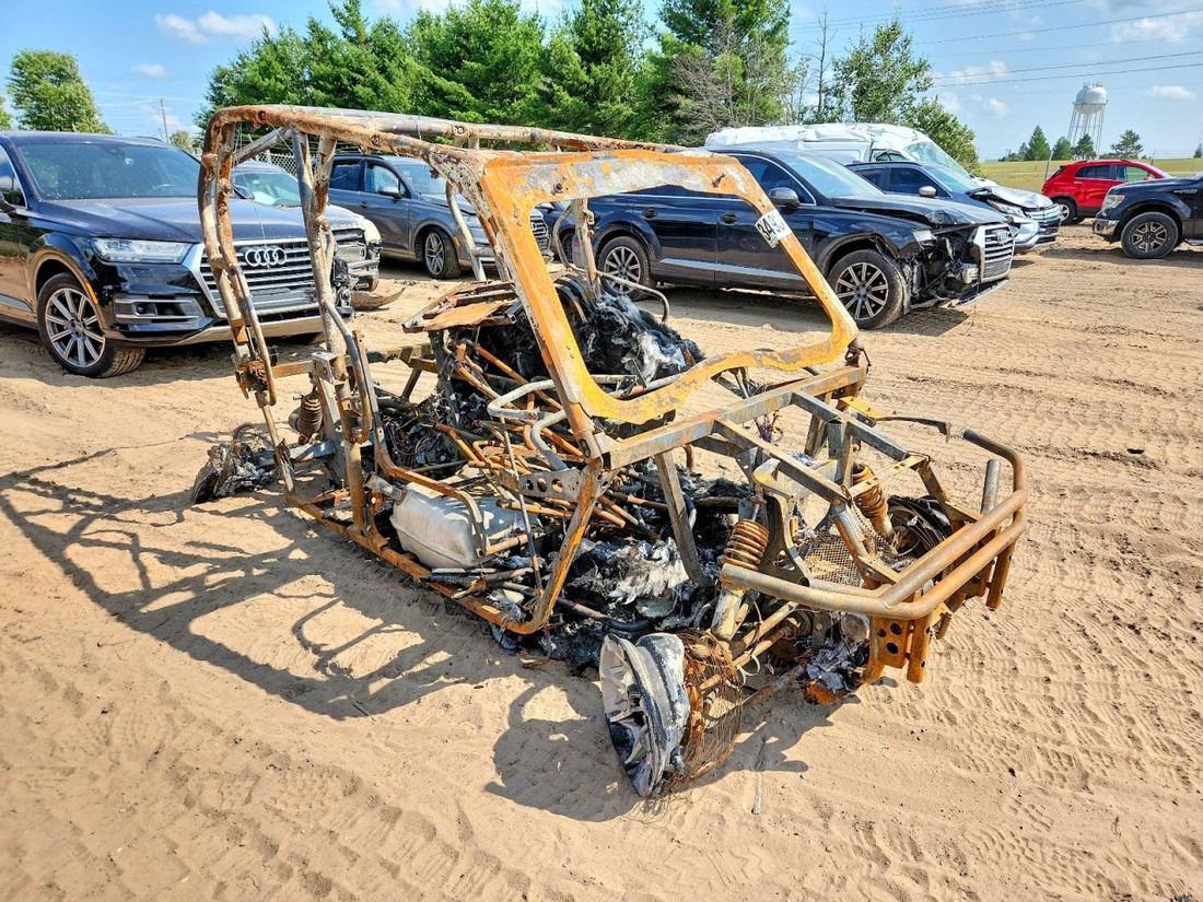 2020 CAN-AM COMMANDER