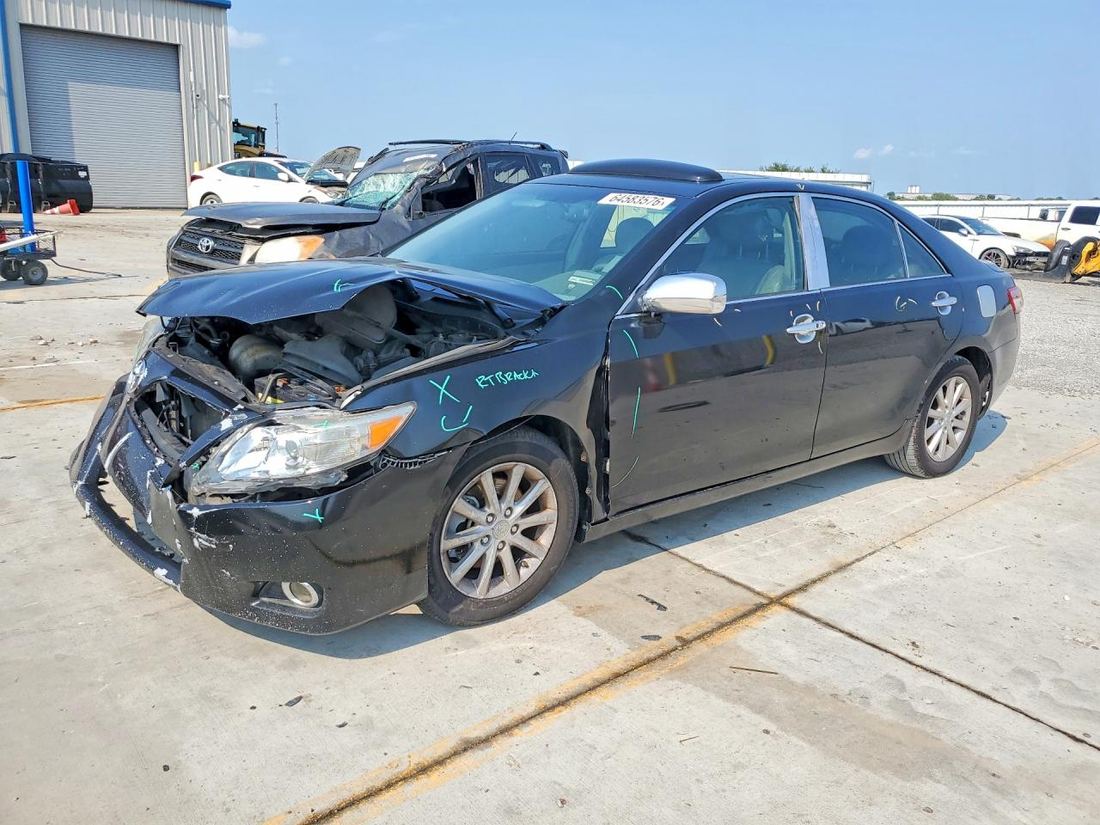 2011 TOYOTA CAMRY