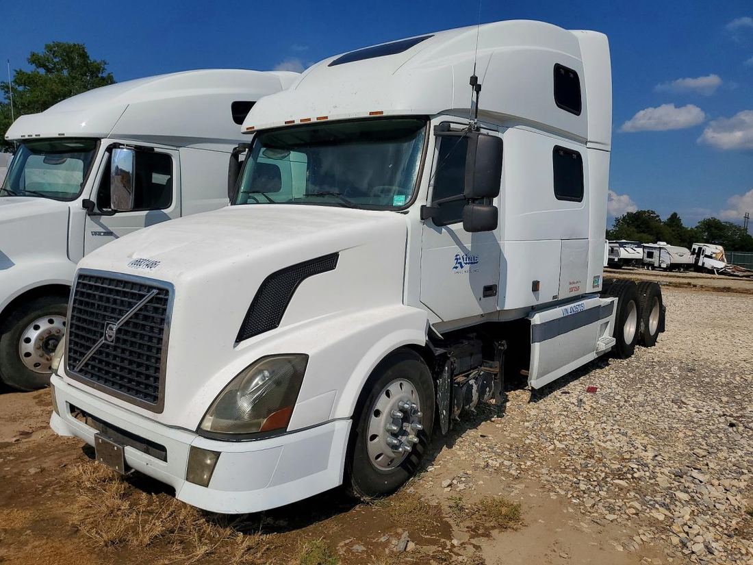 2004 VOLVO VNL