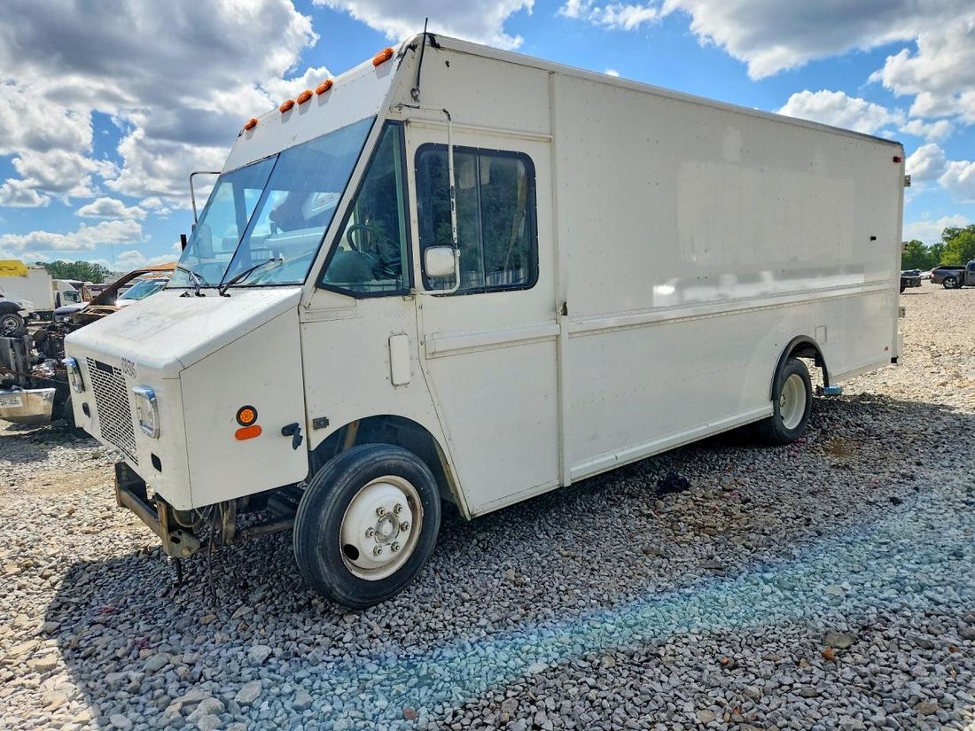 2000 FREIGHTLINER MT45 CHASSIS