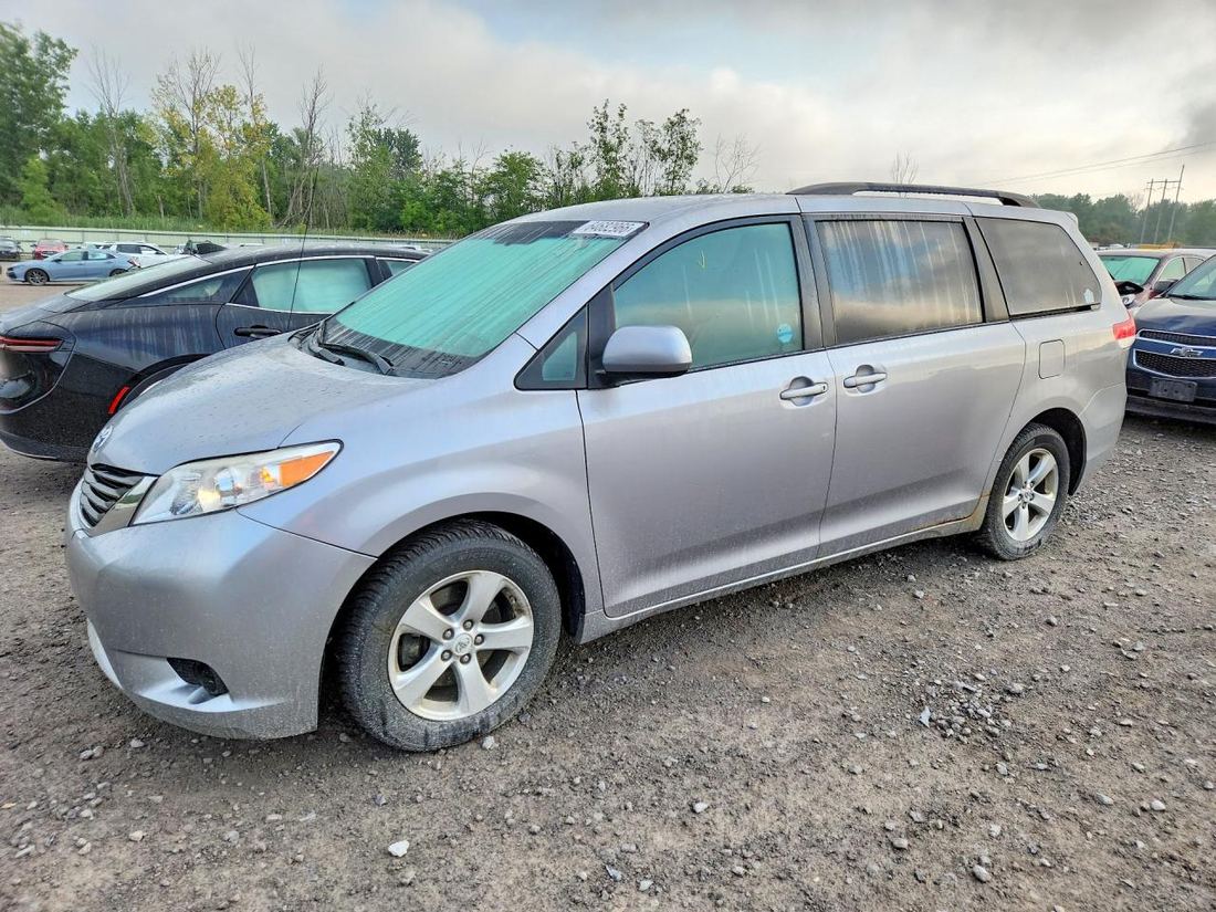 2011 TOYOTA SIENNA