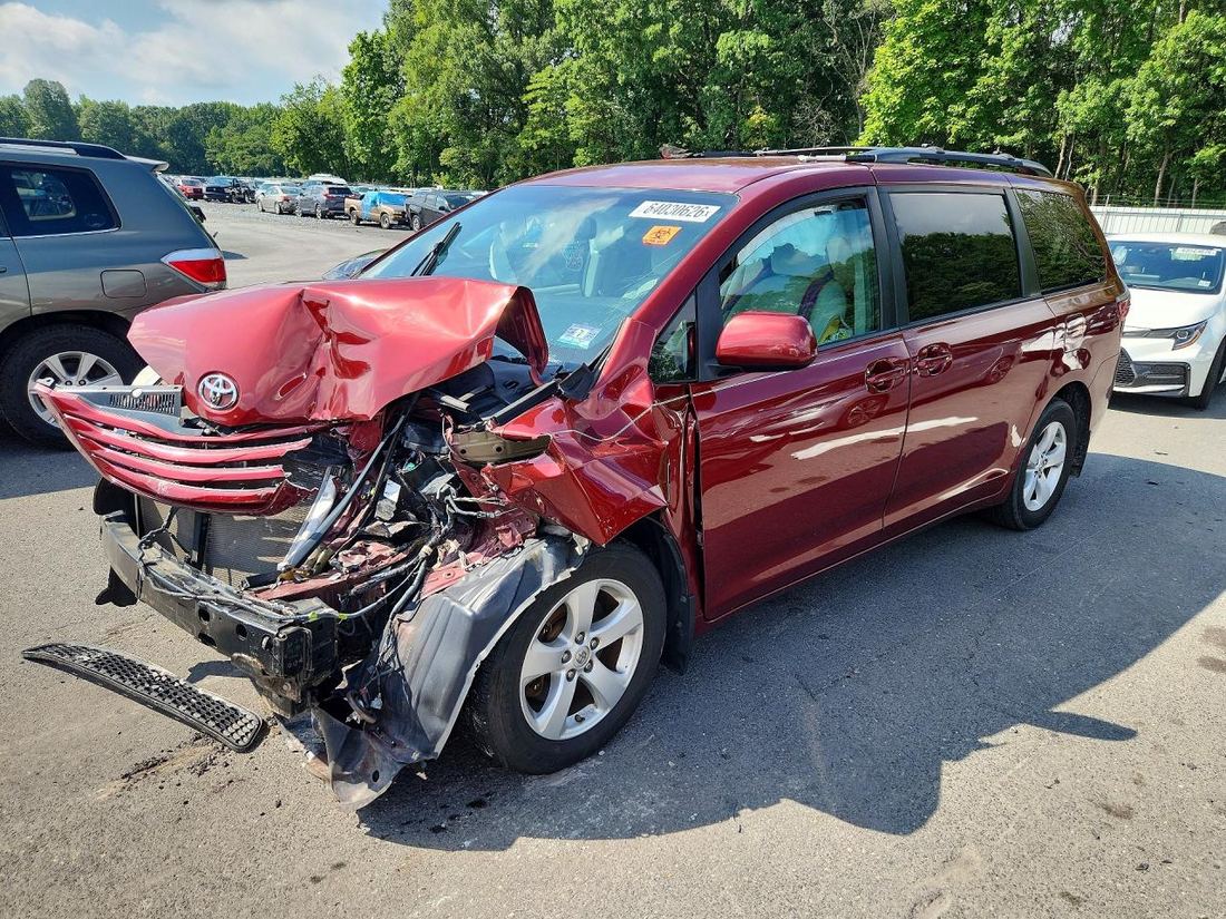 2017 TOYOTA SIENNA