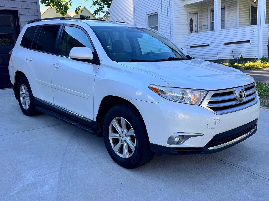 2011 TOYOTA HIGHLANDER