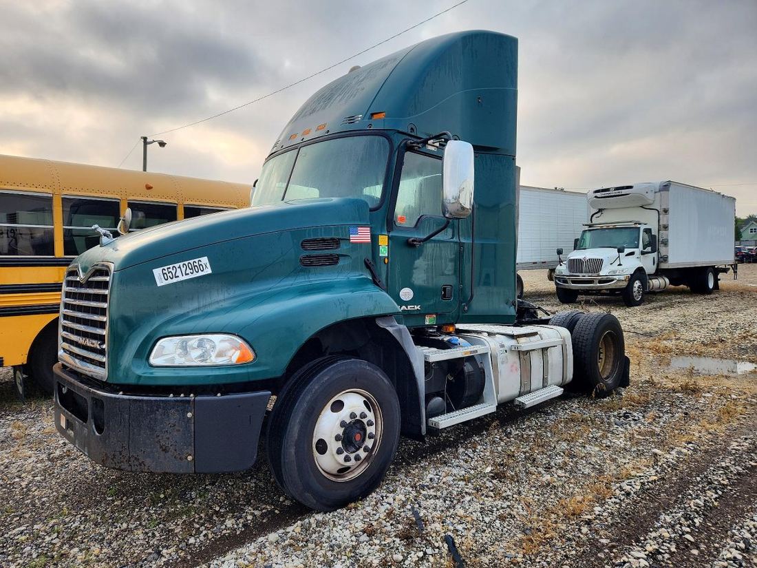2017 MACK 600
