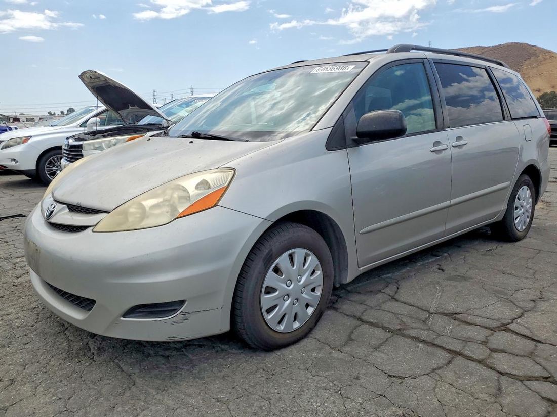 2010 TOYOTA SIENNA