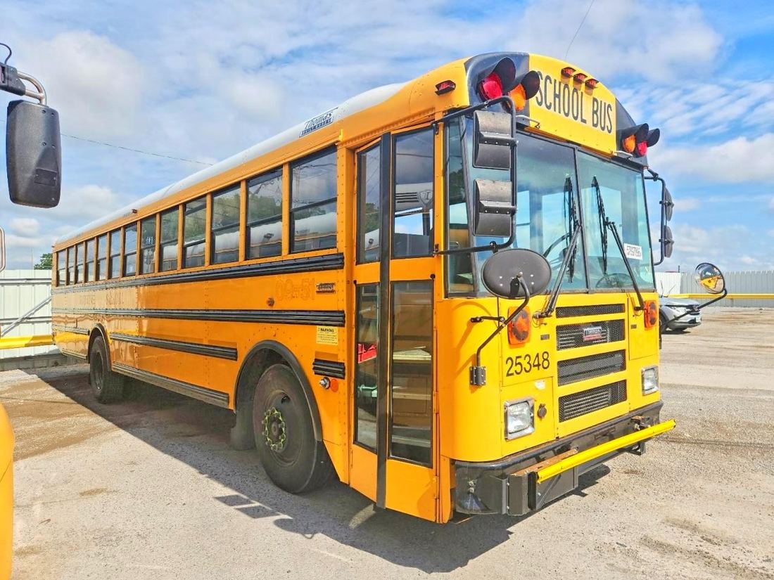 2010 THOMAS SCHOOL BUS