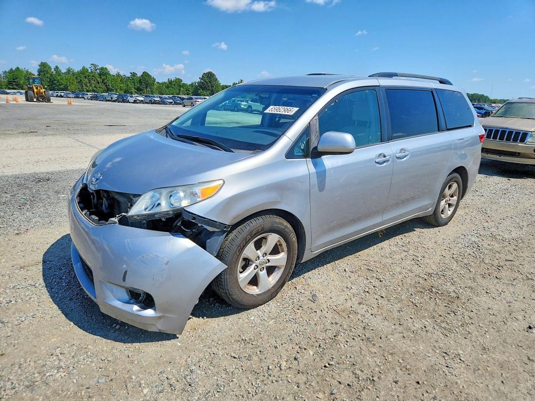 2017 TOYOTA SIENNA