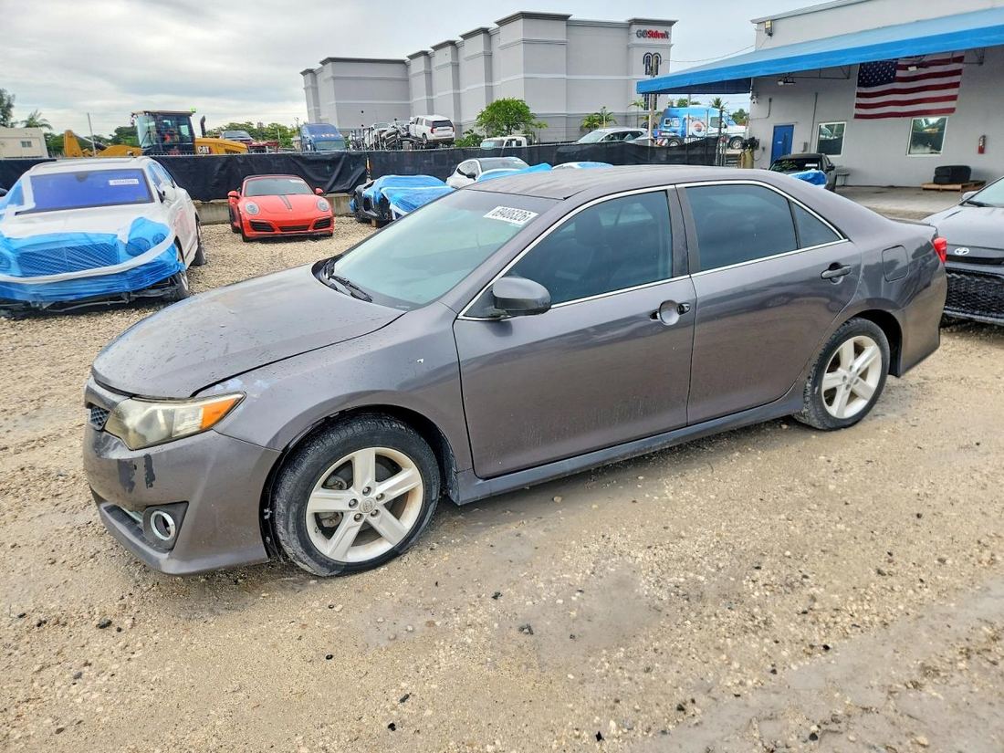 2014 TOYOTA CAMRY