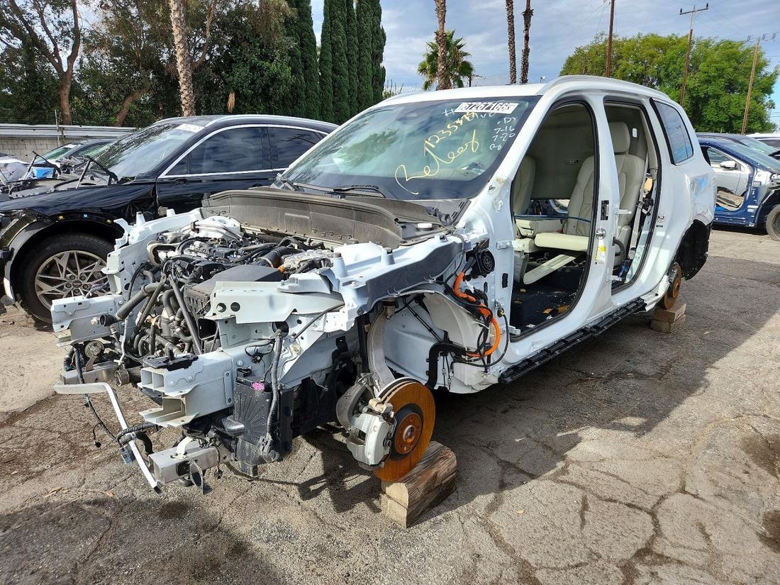 2024 VOLVO XC90