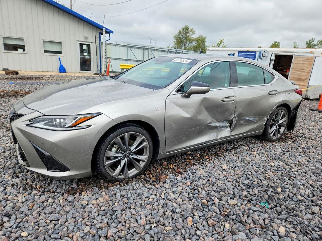 2019 LEXUS ES