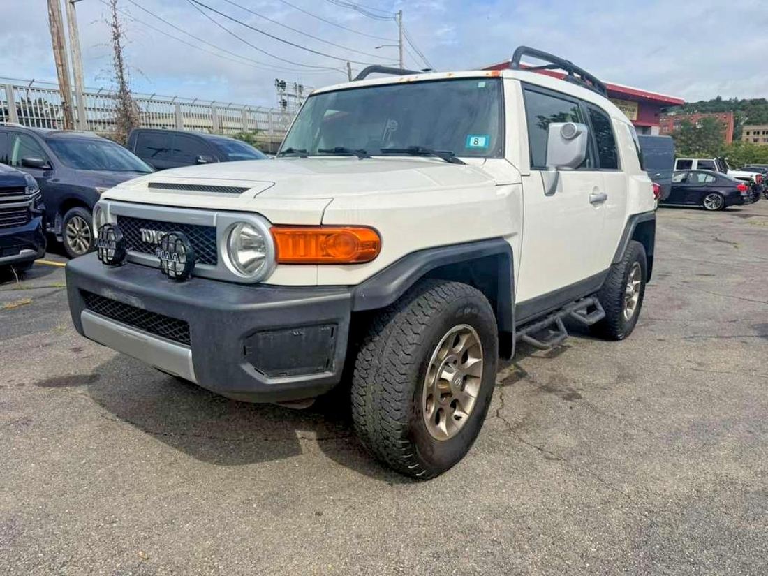 2012 TOYOTA FJ CRUISER