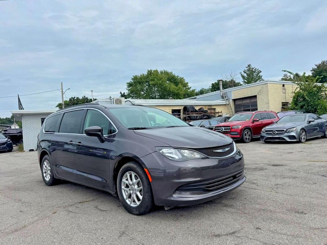 2020 CHRYSLER VOYAGER