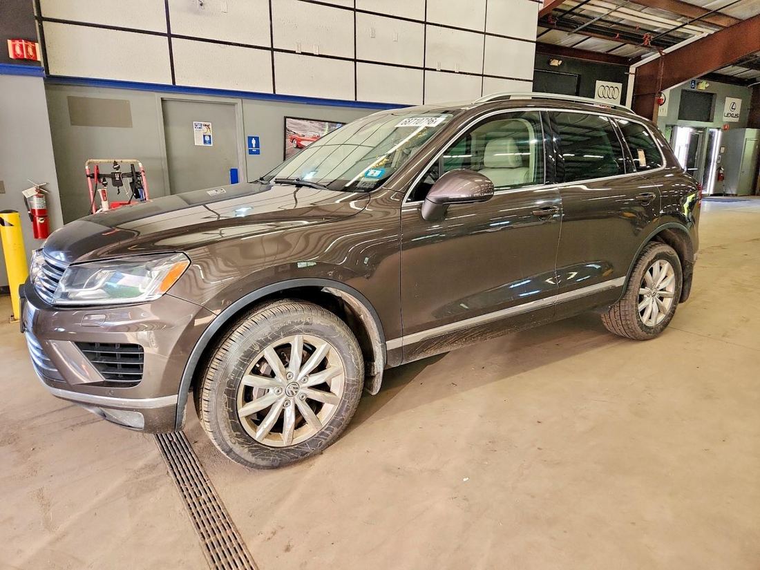 2016 VOLKSWAGEN TOUAREG