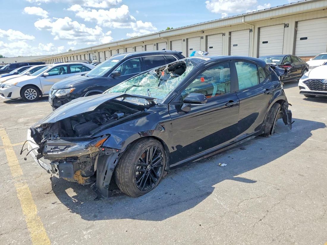 2025 TOYOTA CAMRY