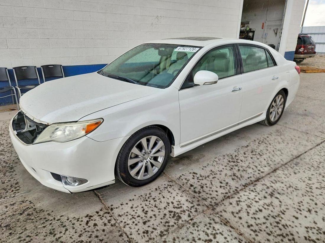 2011 TOYOTA AVALON