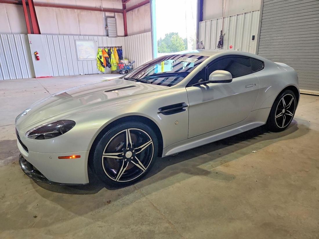 2016 ASTON MARTIN V8